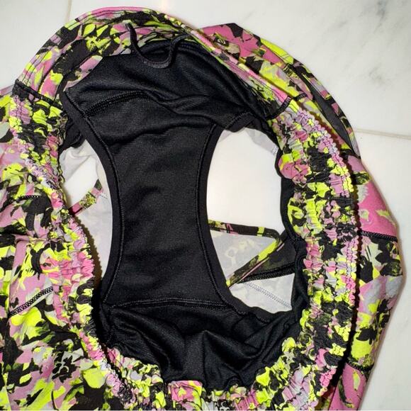 Lululemon Hotty Hot High-Rise Lined Short 2.5" Inflected Highlight Yellow Blk 6 - Picture 10 of 11